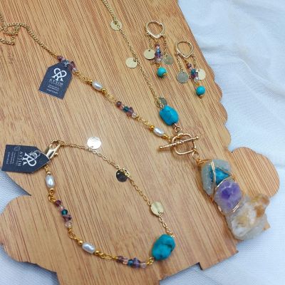A set of a necklace, bracelet, and earrings made of quartz and turquoise stones.