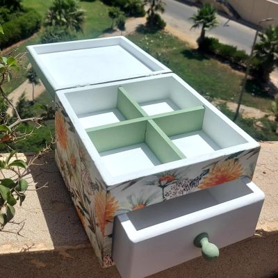 صندوق اكسسوارات ومكياج