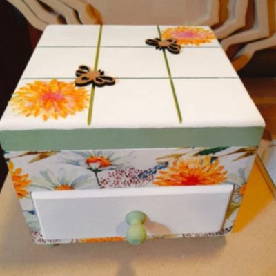 صندوق اكسسوارات ومكياج