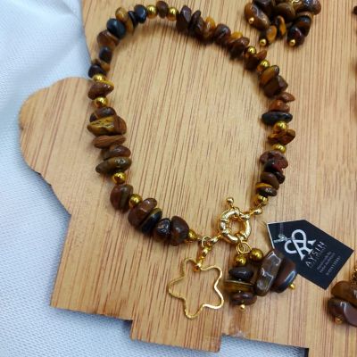 A set consisting of a necklace, bracelet, and earrings made of Tiger's Eye stones.