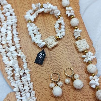 A set consisting of a necklace, earrings, and bracelet made of turquoise stones