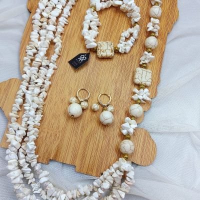 A set consisting of a necklace, earrings, and bracelet made of turquoise stones