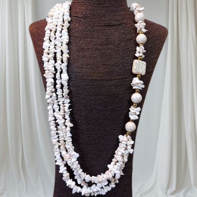 A set consisting of a necklace, earrings, and bracelet made of turquoise stones