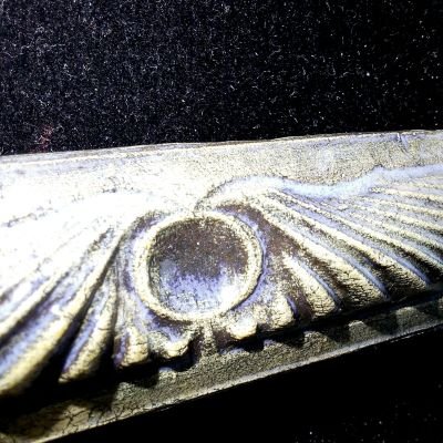 عقد من الخزف 