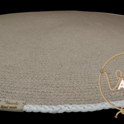 سجادة خيش دائرية بحرف مضفر