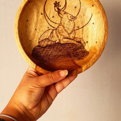 طبق فروستي حرق على الخشب