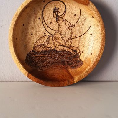 طبق فروستي حرق على الخشب