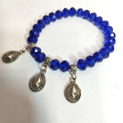 اسواره من حجر كريستال ازرق اللون 