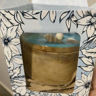 علبة خشب مطعمة بالريزن 