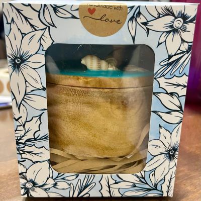 علبة خشب مطعمة بالريزن 