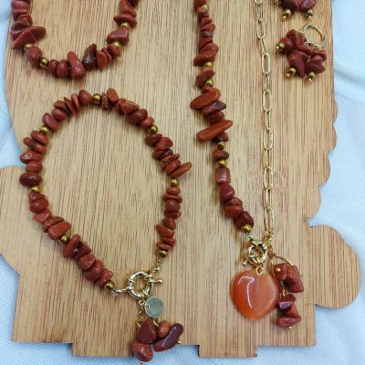 طقم عقد وحلق واسوره من كسر احجار العقيق