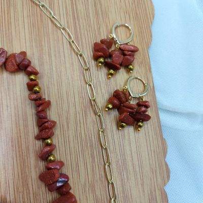 طقم عقد وحلق واسوره من كسر احجار العقيق