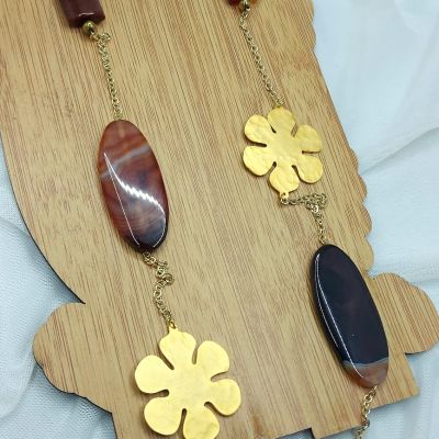 A necklace made of agate stones and gold-plated copper.