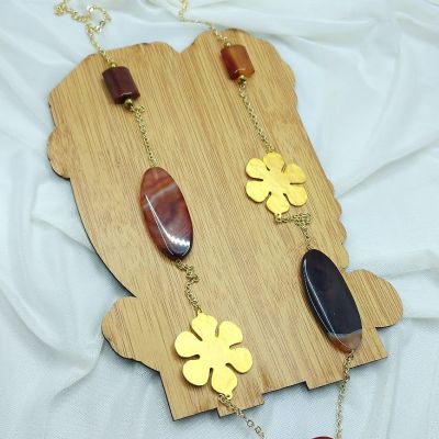 A necklace made of agate stones and gold-plated copper.