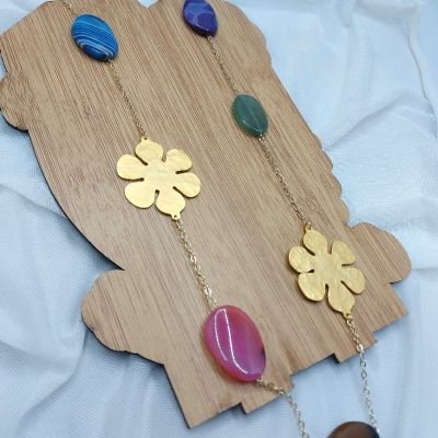 A necklace made of agate stones and gold-plated copper.