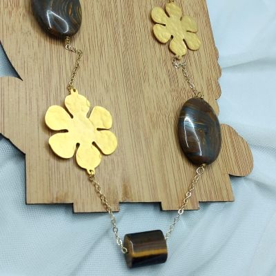 عقد من احجار التايجر والنحاس المطلى دهب