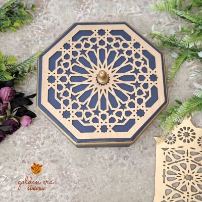 علبه الحلويات أو المكسرات