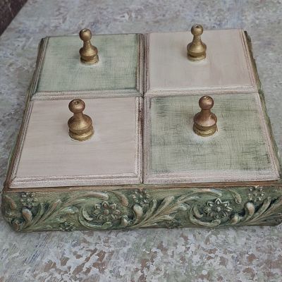  علبه مكسرات و تمر