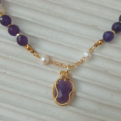 Purple agate  necklace with natural pearls 