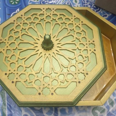 بوكس مكسرات وتسالي بغطاء