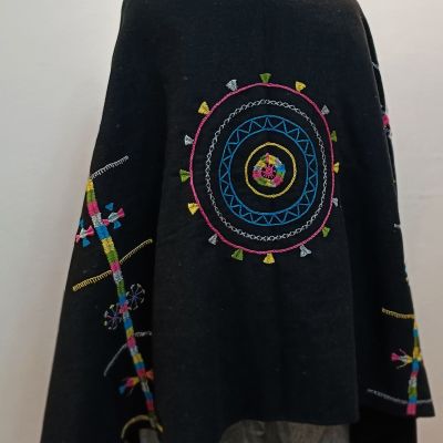 شال صوف ثقيل مطرز يدوى فى سيوة