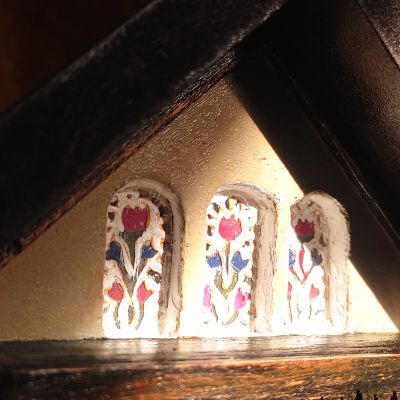 ديكور مشربيه وبداخله مشهد داخلى لمكتبه 