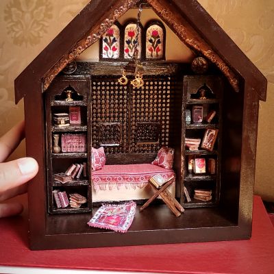 ديكور مشربيه وبداخله مشهد داخلى لمكتبه 