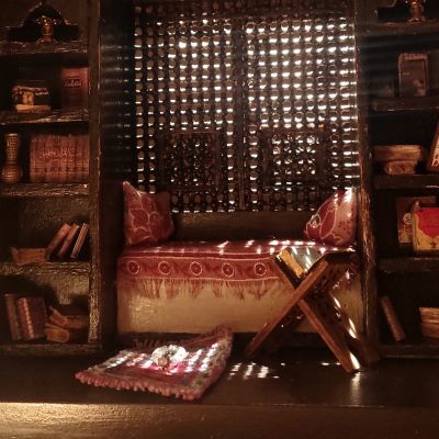 ديكور مشربيه وبداخله مشهد داخلى لمكتبه 