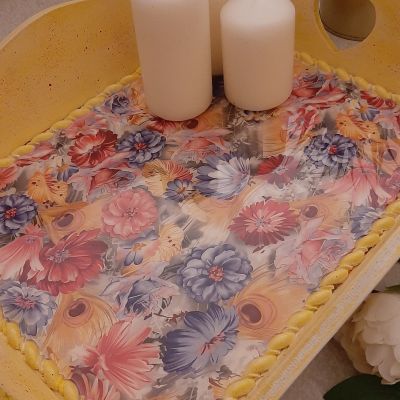 صينية خشب صفراء