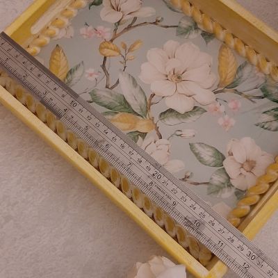 صينية خشب صفراء