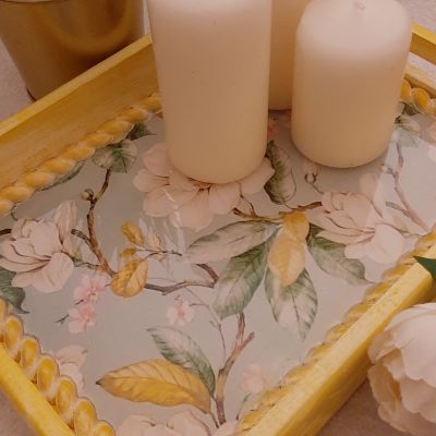 صينية خشب صفراء