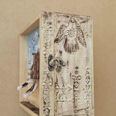 ديكور مستوحى من جدران المنازل القديمه في مصر لاستقبال الحجاج 