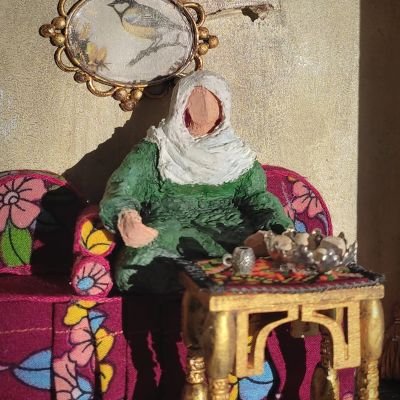 ديكور مستوحى من جدران المنازل القديمه في مصر لاستقبال الحجاج 