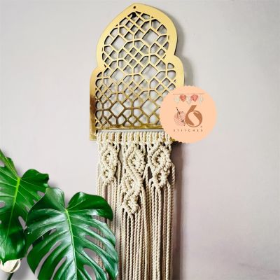 Arabesque decor with macrame