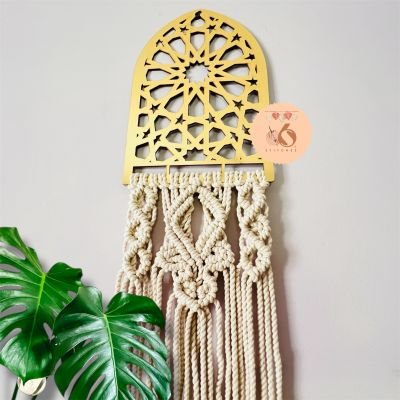 Arabesque decor with macrame