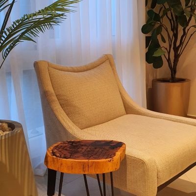 مناجاة - طاولة جانبية