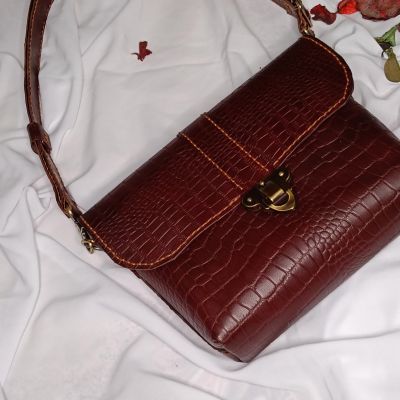 شنطة حريمى جلد طبيعي 