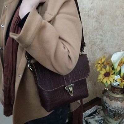 شنطة حريمى جلد طبيعي 