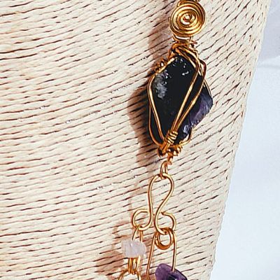 طقم من النحاس الخالص وأحجار الأماتيست  والروز كوراتز الطبيعي