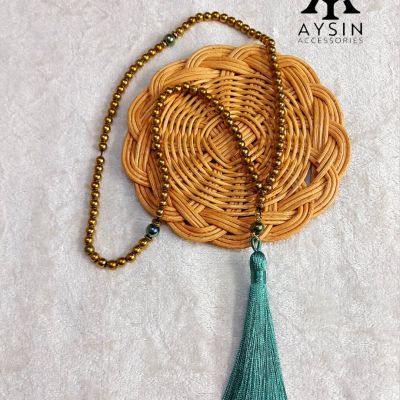 سبحة 99 خرزة من أحجار الهيماتيت مع فواصل من العقيق وشُرّابية من الحرير