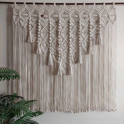 ستارة مكرمية 