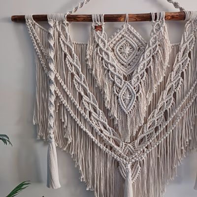 جدارية مكرمية