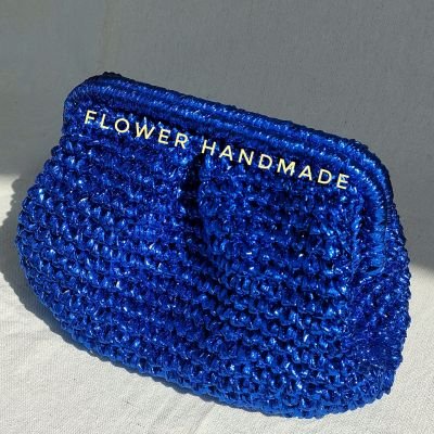 شنطة يد زرقاء