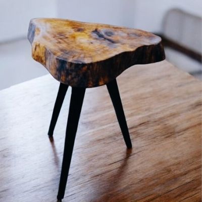 طاولة  جانبية 