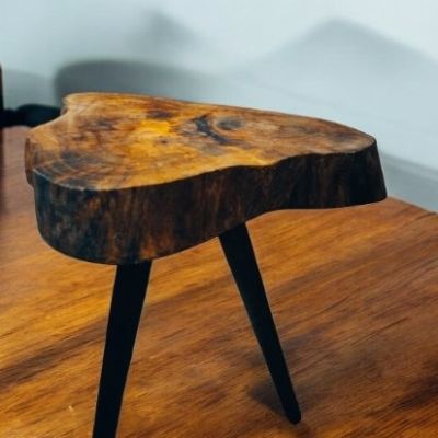 طاولة  جانبية 