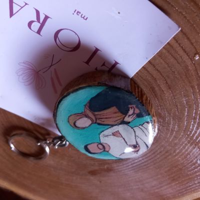 ميدالية خشبية يدوية