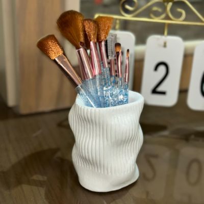 طقم تنظيم لمستحضرات التجميل والعطور وفرش الميك اب