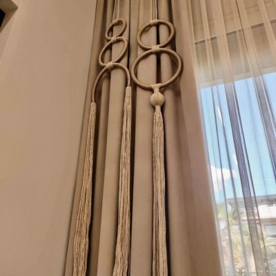 مكرامية معلقة للستائر