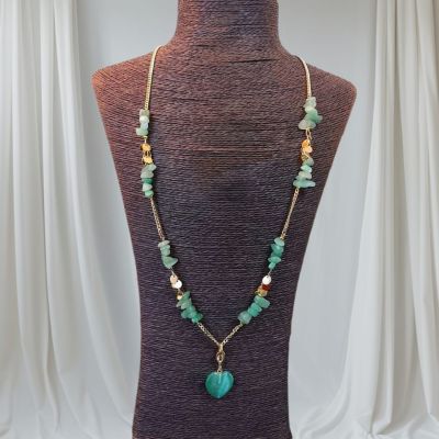 Agate stone necklace.