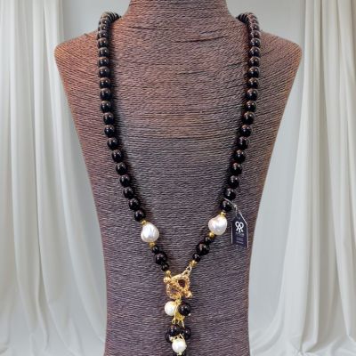 عقد من احجار اللؤلؤ  